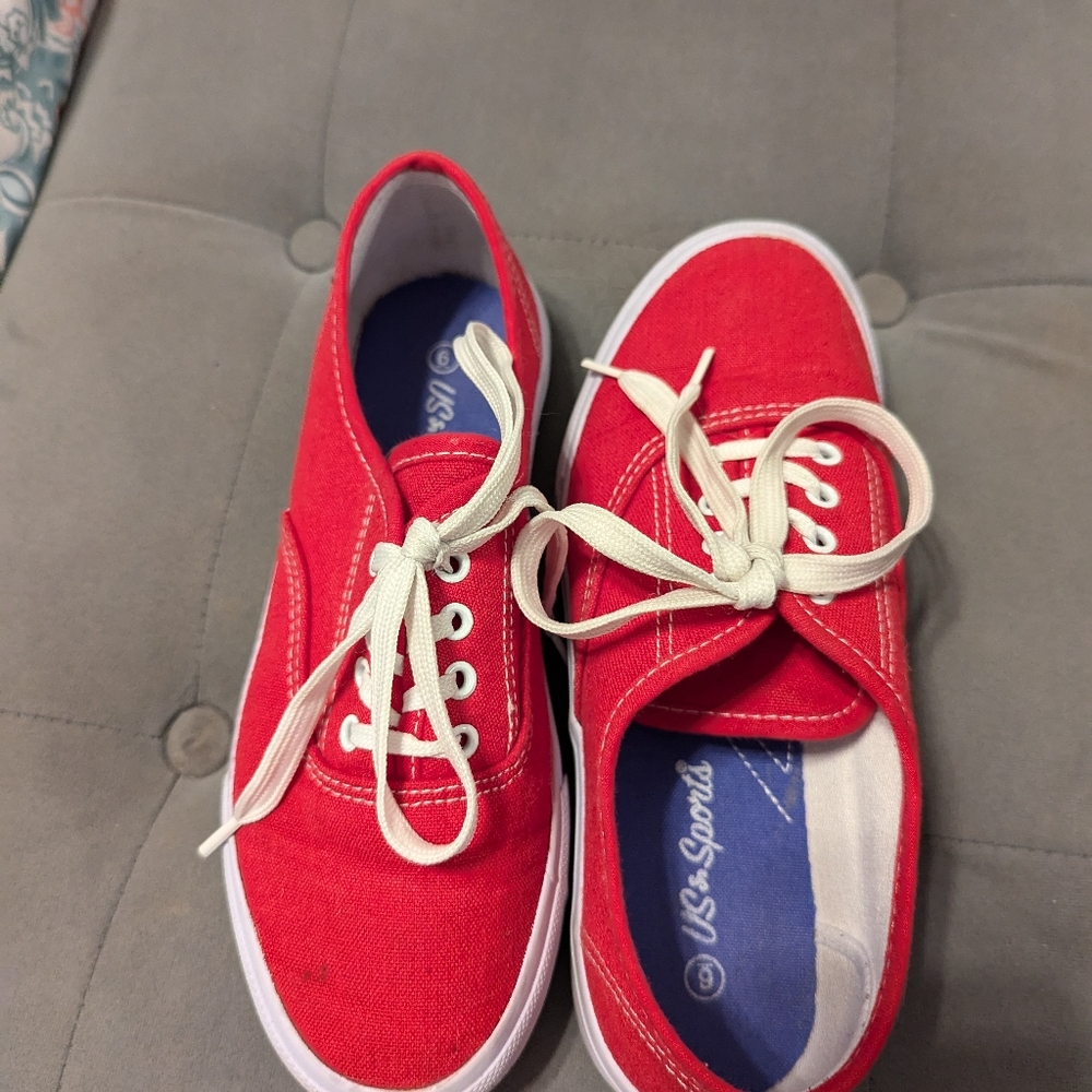 Sneakers red